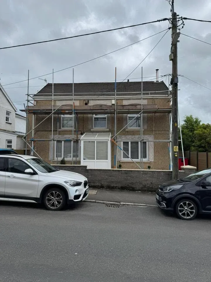 Full front elevation scaffold erected by LMT Scaffolding in South Wales